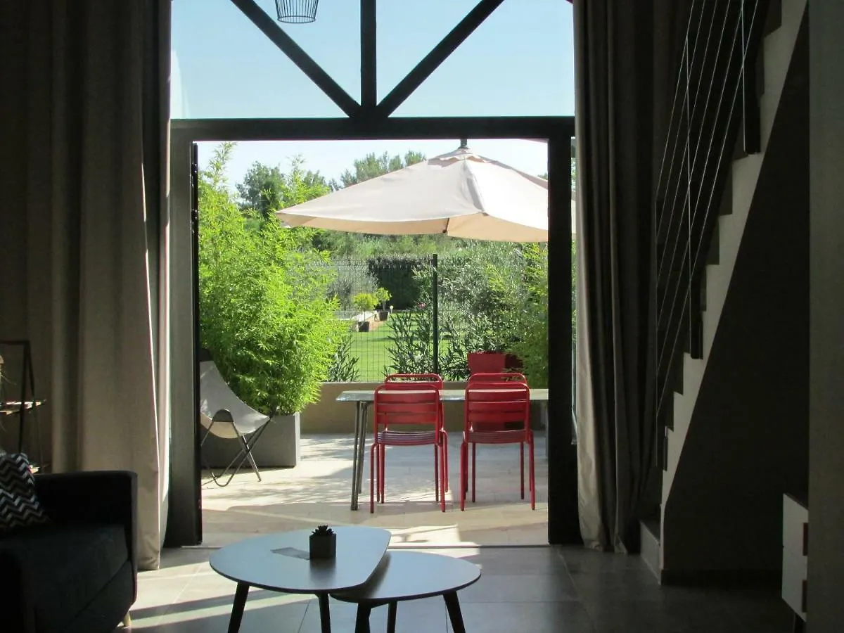 Le Mazet Des Chutes Villa Graveson 0*,  France